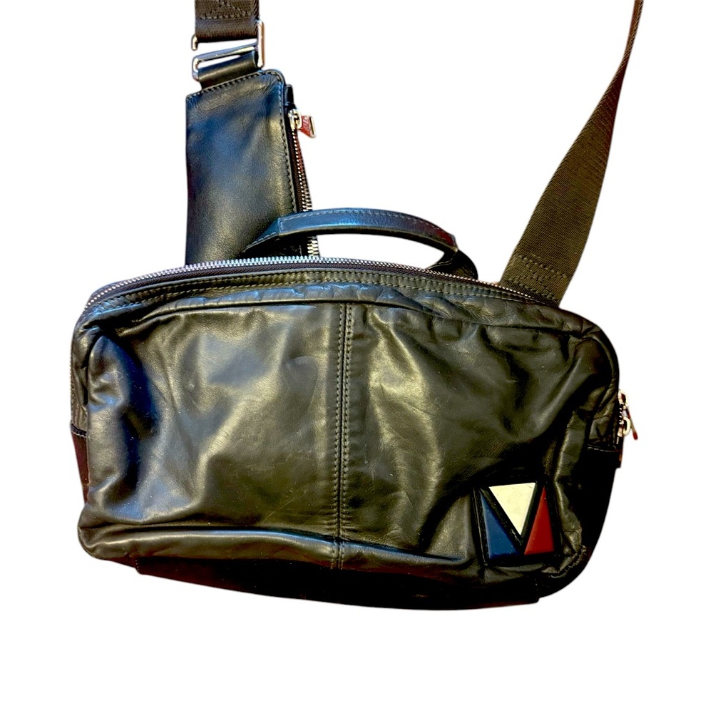 LOUIS VUITTON
Grey Leather Fast V Line Crossbody Bumbag Bag